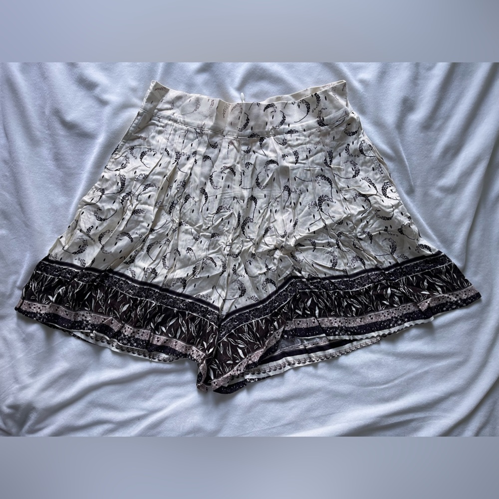 H&M White V-Neck Top with Patterned Cream and Black Shorts